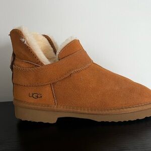UGG Tan Ankle Boots with Suede and Sheepskin Lining NWOT